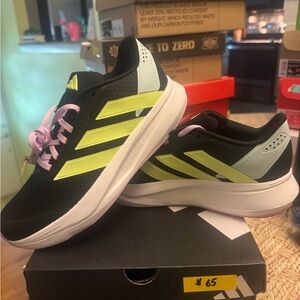 Adidas Durango Sneakers sz 6 mens or 7.5 women New in box ..